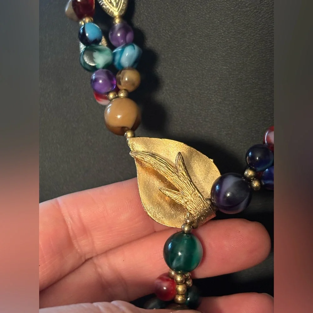 VINTAGE Genuine Lucite Statement Necklace • Gold Leaf Drop • Colorful Boho Luxe - Picture 7 of 16